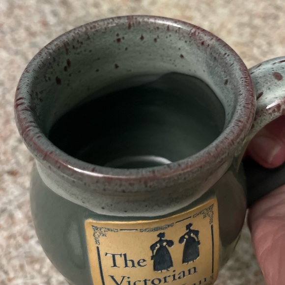 The Victorian Ladies Inn Newport Rhode Island Pottery Mug - Picture 8 of 9